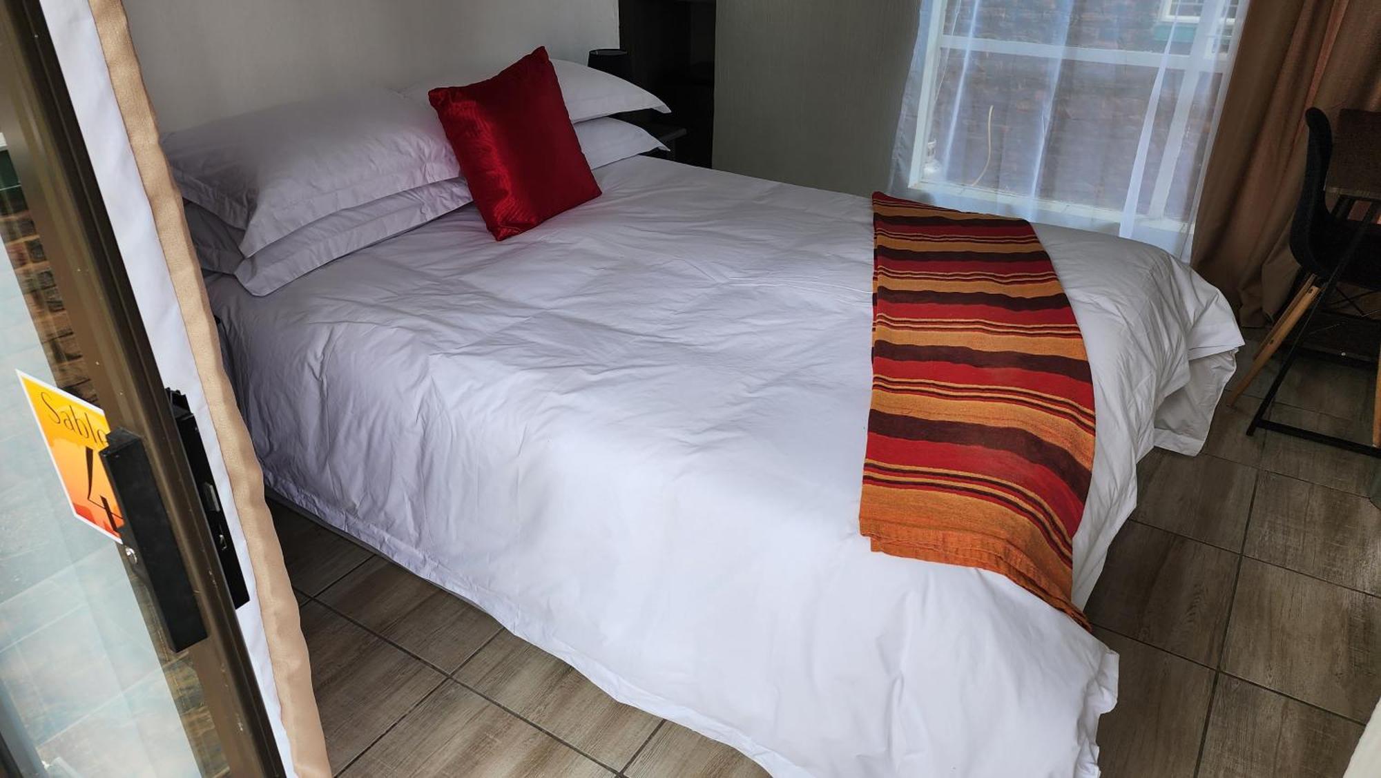 Sable Inn B&B Модимоле Екстериор снимка